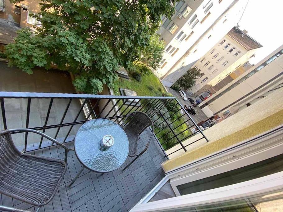 Extra Sok Szobas Apartman Budapest Kozpontjaban Apartment Luaran gambar
